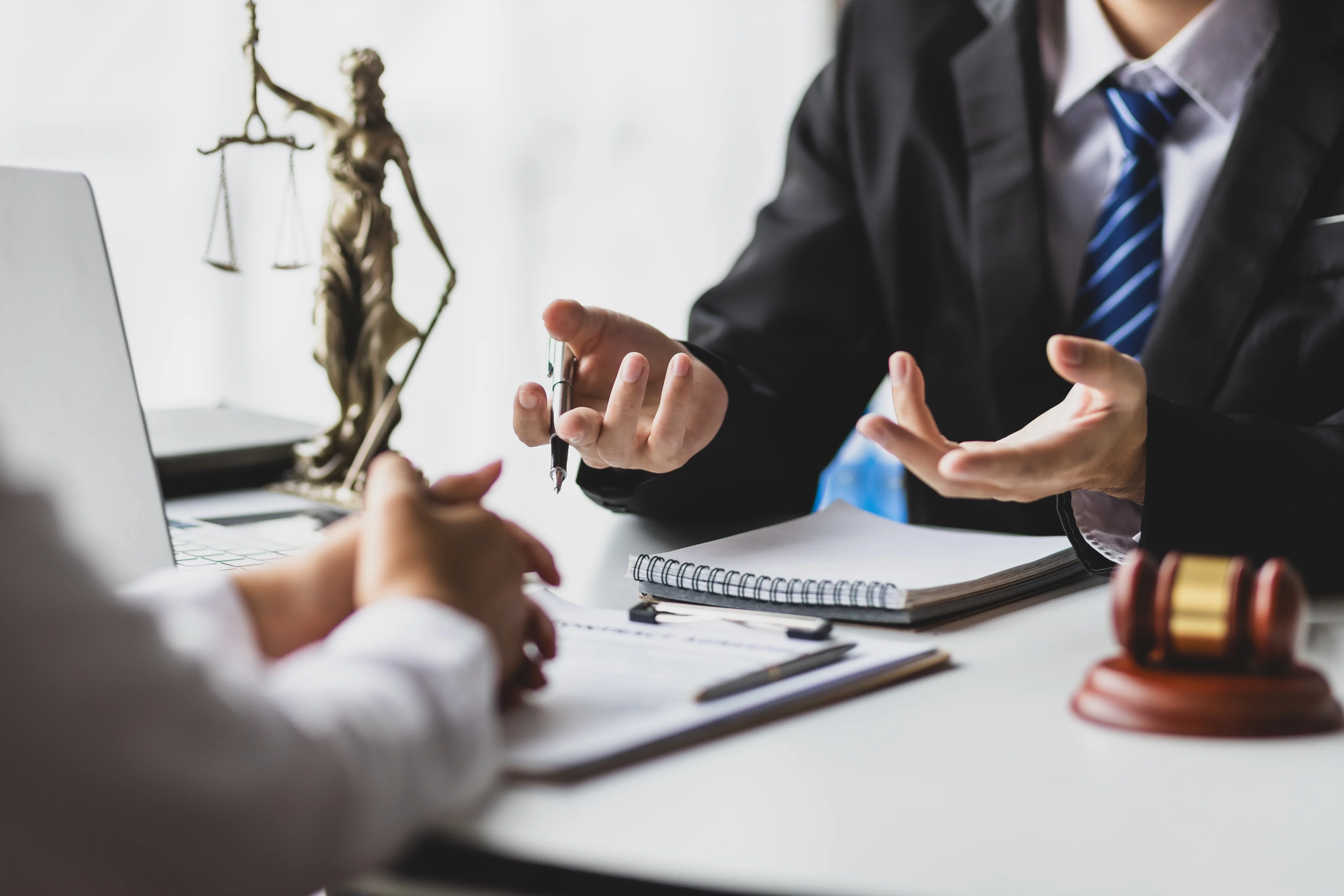 Droit Des Contrats & Sécurité Commerciale